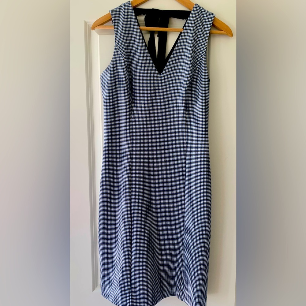 Banana Republic blue/tan houndstooth sleeveless dress w adorable bow detail